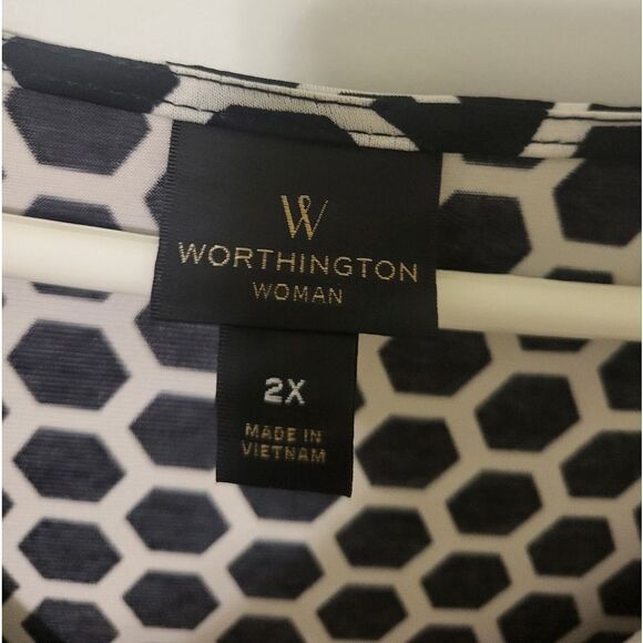 Worthington Woman Black White Geo Shape Drapey Surplice Blouse, Plus Size 2x - Picture 7 of 7